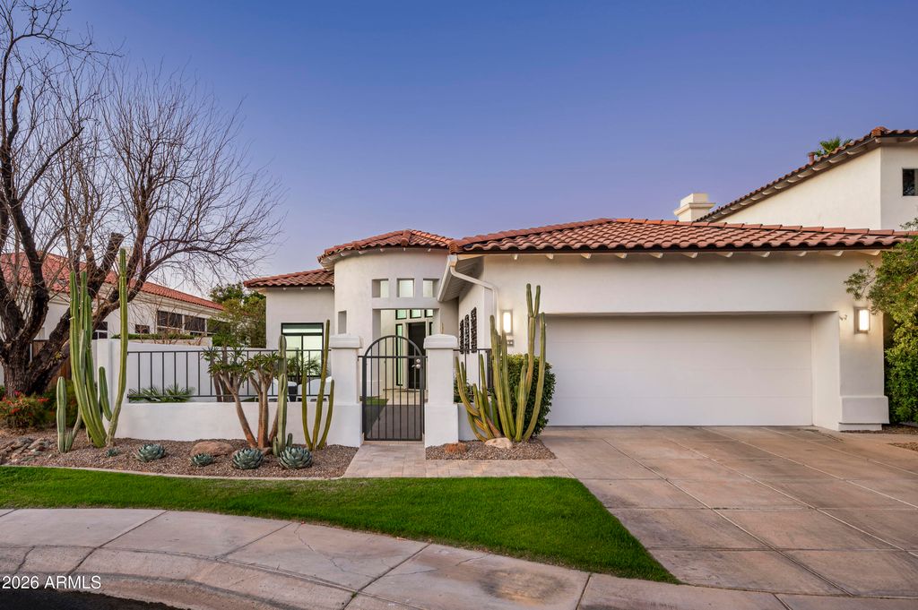 Image 1 of property listing at 7614 E Cactus Wren Road, Scottsdale, AZ 85250