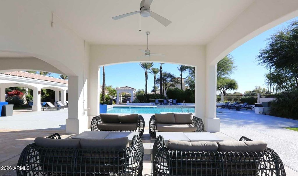 Image 15 of property listing at 7614 E Cactus Wren Road, Scottsdale, AZ 85250