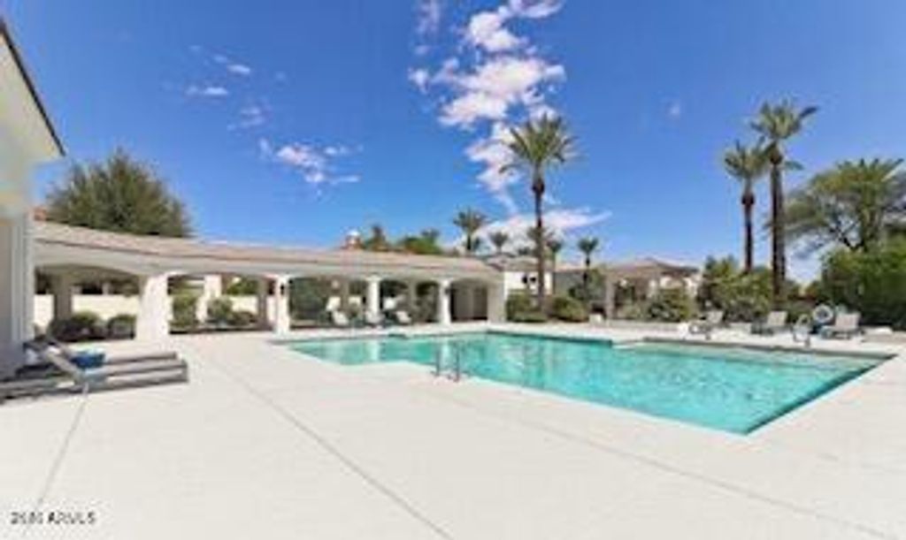 Image 18 of property listing at 7614 E Cactus Wren Road, Scottsdale, AZ 85250