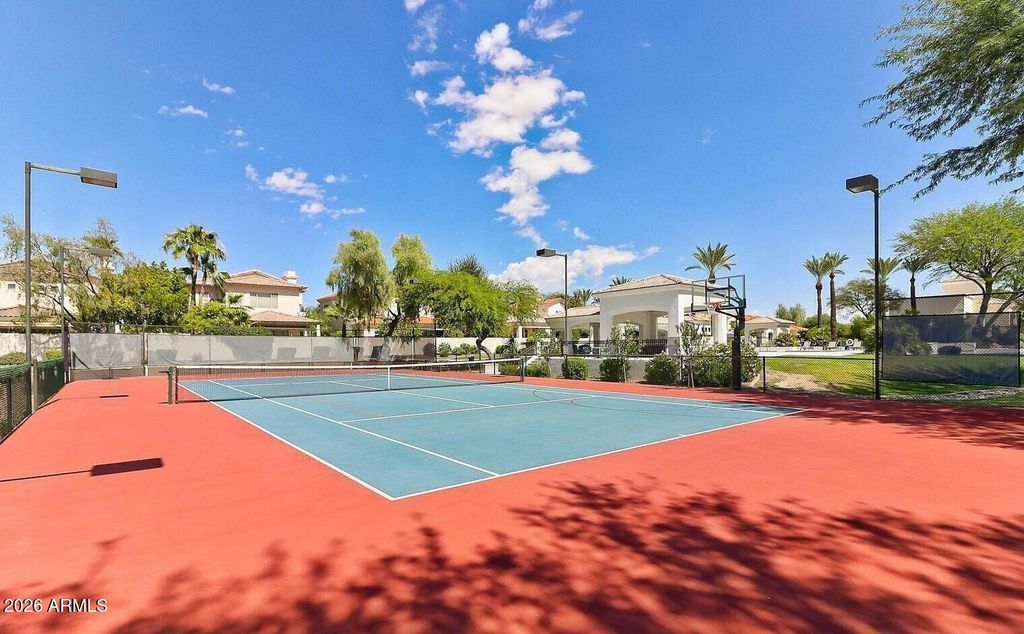 Image 19 of property listing at 7614 E Cactus Wren Road, Scottsdale, AZ 85250