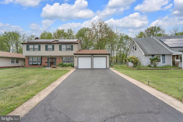 13 NORTHAMPTON DR, Willingboro, NJ 08046