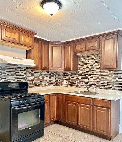 930 Lakeview, Lowell, MA 01850