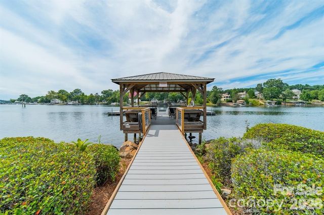 7822 Village Harbor Drive, Cornelius, NC 28031