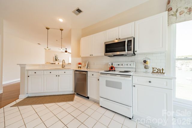 7822 Village Harbor Drive, Cornelius, NC 28031