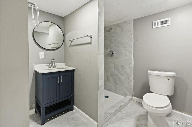 7095 Lexington Avenue, Velda City, MO 63121