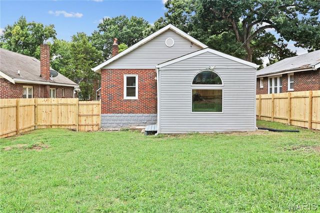 7095 Lexington Avenue, Velda City, MO 63121