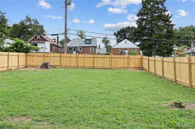 7095 Lexington Avenue, Velda City, MO 63121