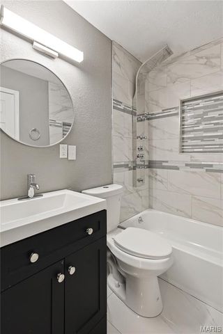 7095 Lexington Avenue, Velda City, MO 63121
