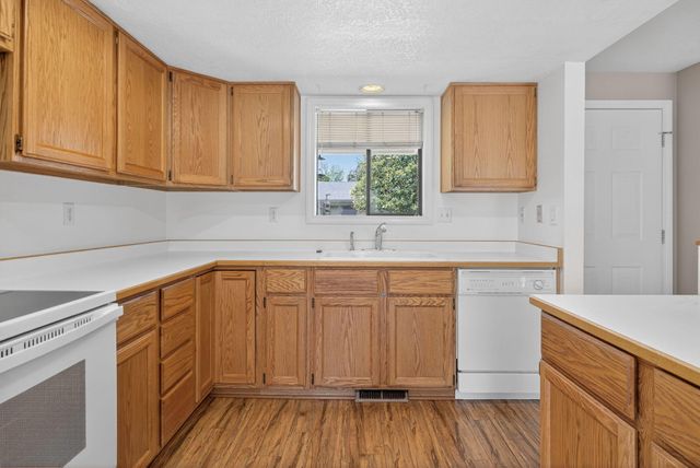1076 Aspen Street, Medford, OR 97501