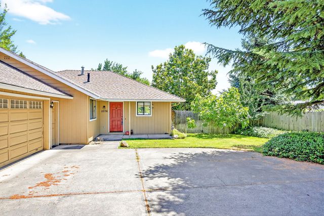 1076 Aspen Street, Medford, OR 97501