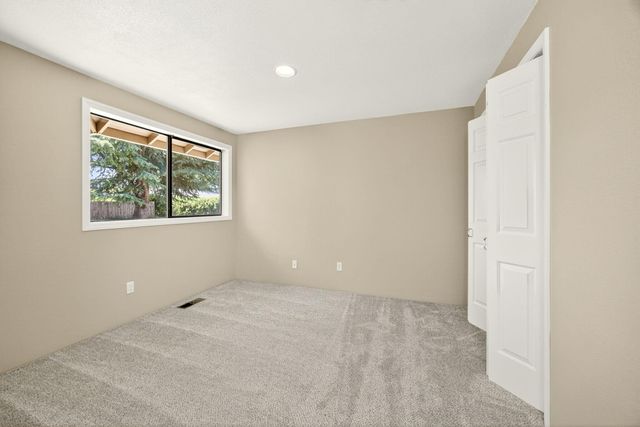 1076 Aspen Street, Medford, OR 97501