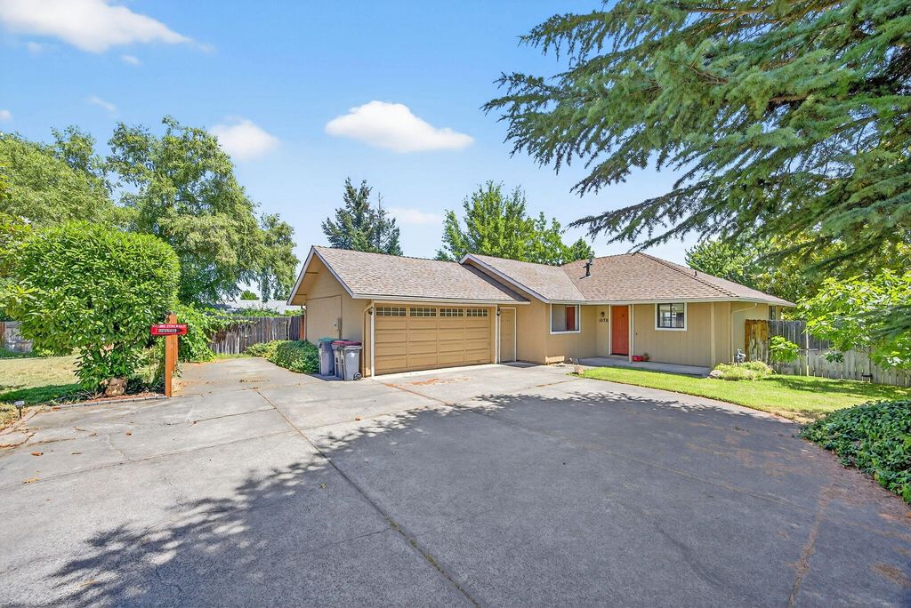 1076 Aspen Street, Medford, OR 97501