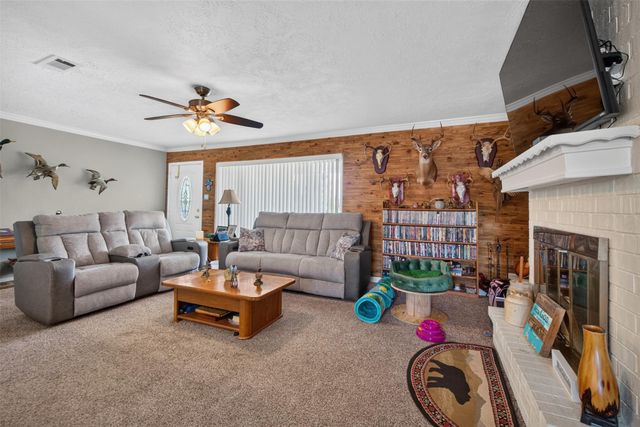 165 Pecan Cove Lane, Onalaska, TX 77360