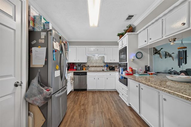 165 Pecan Cove Lane, Onalaska, TX 77360