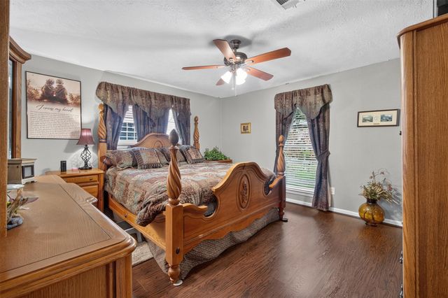 165 Pecan Cove Lane, Onalaska, TX 77360