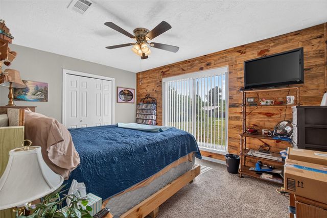 165 Pecan Cove Lane, Onalaska, TX 77360