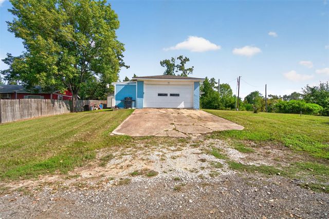 165 Pecan Cove Lane, Onalaska, TX 77360
