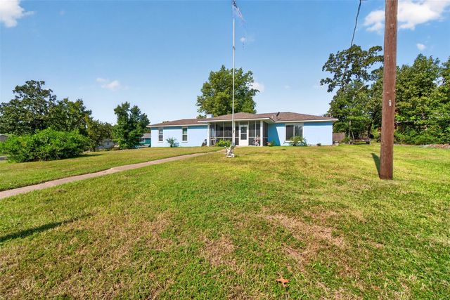 165 Pecan Cove Lane, Onalaska, TX 77360