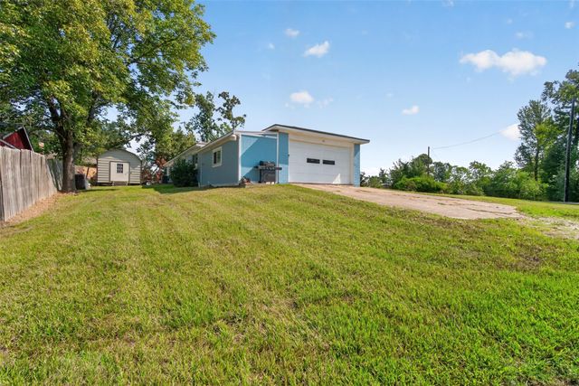 165 Pecan Cove Lane, Onalaska, TX 77360