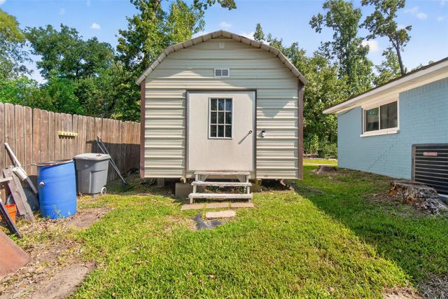 165 Pecan Cove Lane, Onalaska, TX 77360