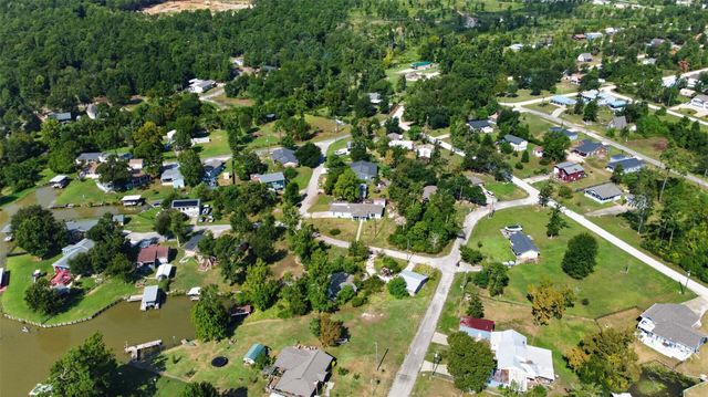 165 Pecan Cove Lane, Onalaska, TX 77360