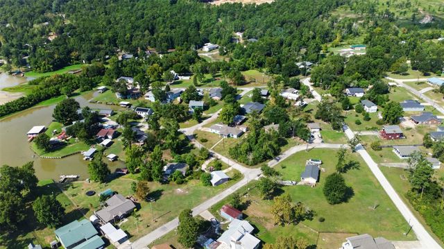 165 Pecan Cove Lane, Onalaska, TX 77360