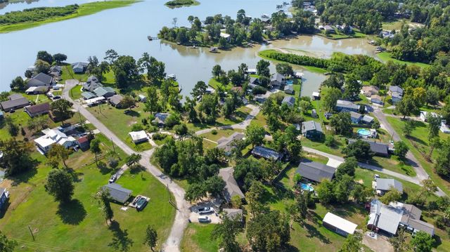 165 Pecan Cove Lane, Onalaska, TX 77360