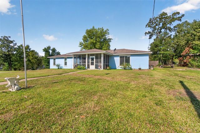 165 Pecan Cove Lane, Onalaska, TX 77360