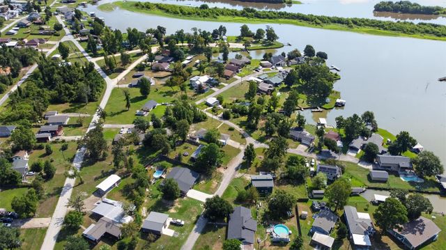 165 Pecan Cove Lane, Onalaska, TX 77360