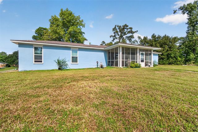 165 Pecan Cove Lane, Onalaska, TX 77360