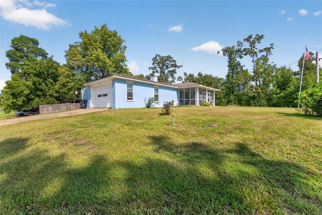 165 Pecan Cove Lane, Onalaska, TX 77360