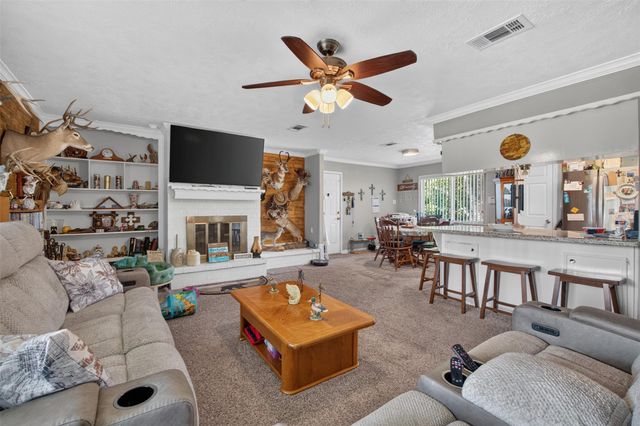 165 Pecan Cove Lane, Onalaska, TX 77360