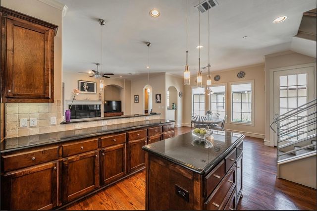 3827 Holland Avenue B, Dallas, TX 75219