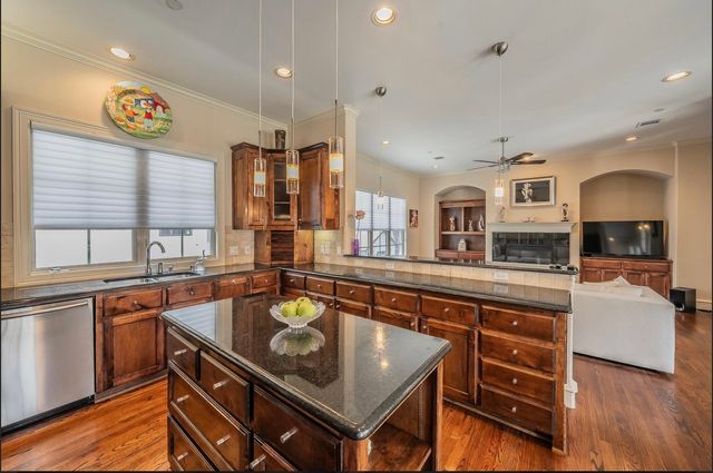 3827 Holland Avenue B, Dallas, TX 75219