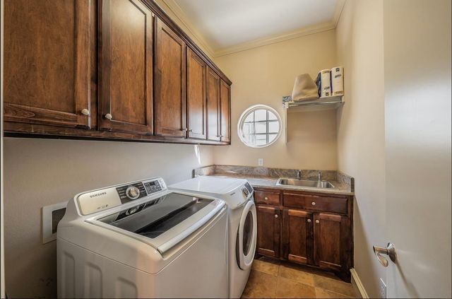 3827 Holland Avenue B, Dallas, TX 75219