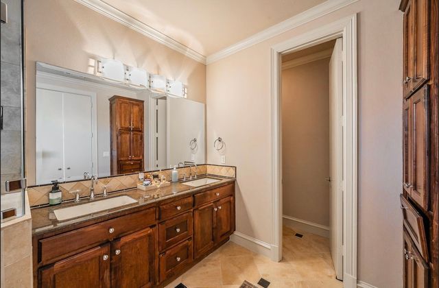 3827 Holland Avenue B, Dallas, TX 75219