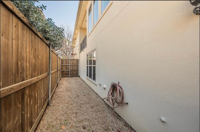 3827 Holland Avenue B, Dallas, TX 75219