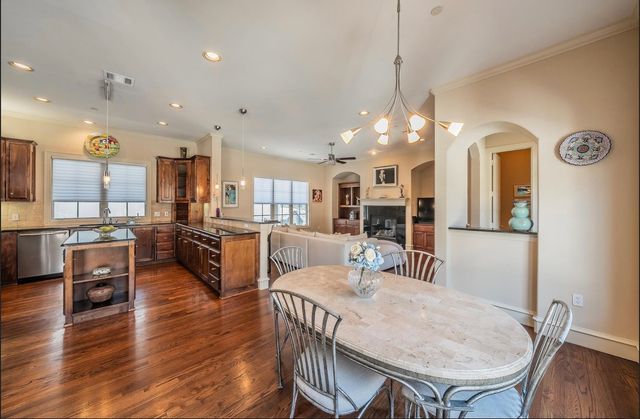 3827 Holland Avenue B, Dallas, TX 75219