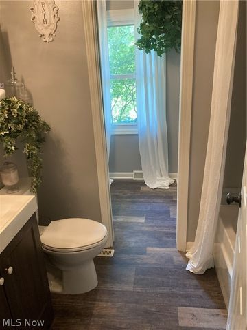 165 Woodsdale Drive, Mogadore, OH 44260