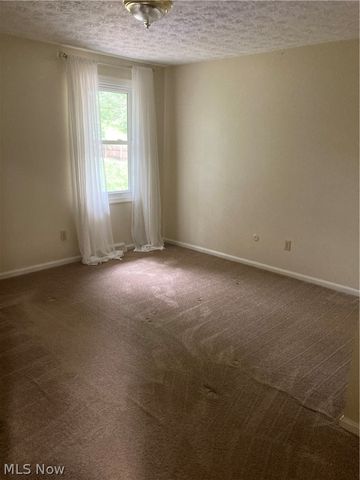 165 Woodsdale Drive, Mogadore, OH 44260