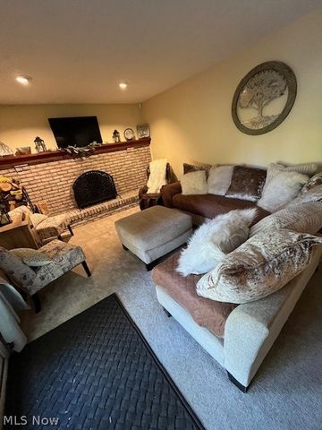165 Woodsdale Drive, Mogadore, OH 44260