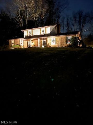 165 Woodsdale Drive, Mogadore, OH 44260