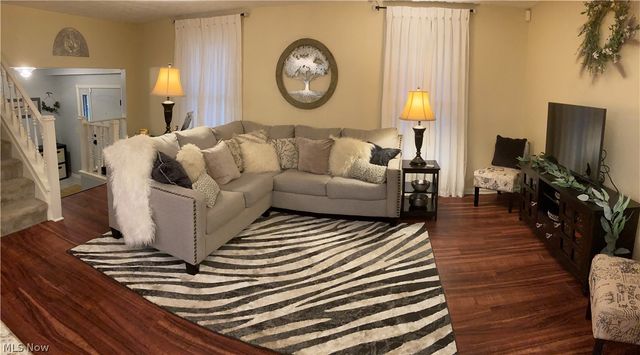 165 Woodsdale Drive, Mogadore, OH 44260