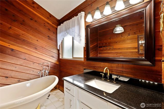2424 W 12th Street, Port Angeles, WA 98363