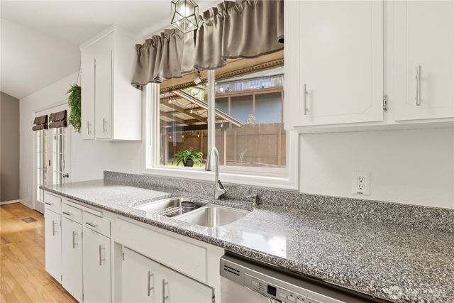 2424 W 12th Street, Port Angeles, WA 98363