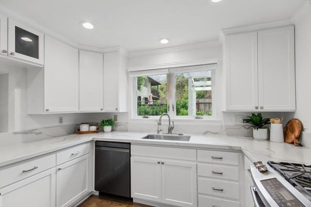 211 Nataqua Avenue, Pacifica, CA 94044