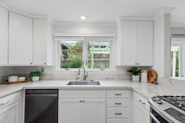 211 Nataqua Avenue, Pacifica, CA 94044