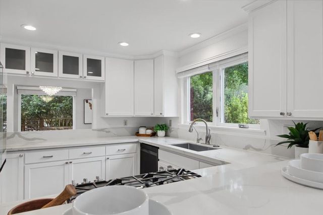 211 Nataqua Avenue, Pacifica, CA 94044