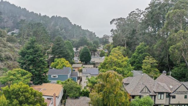 211 Nataqua Avenue, Pacifica, CA 94044