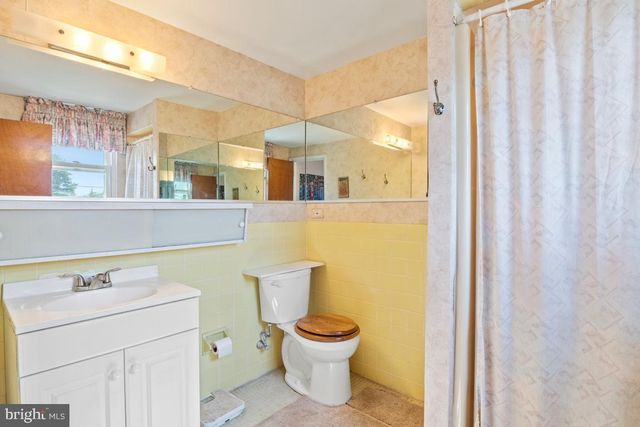 9735 GLENHOPE RD, Philadelphia, PA 19115